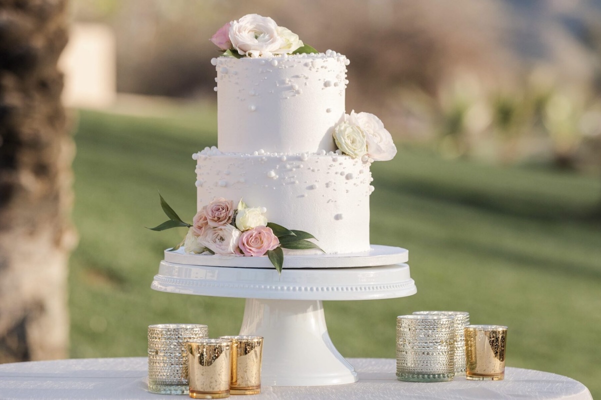 Vegan Wedding Cakes: Elegant, Delicious, and 100% Plant-Based hero image